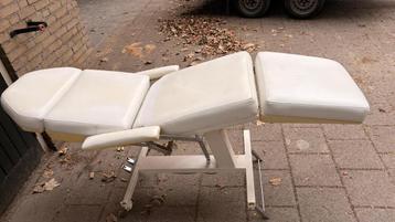 Behandelstoel voor schoonheidsspecialiste beschikbaar voor biedingen