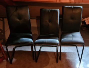 Zwarte stoelen, 4 stuks. GRATIS! beschikbaar voor biedingen