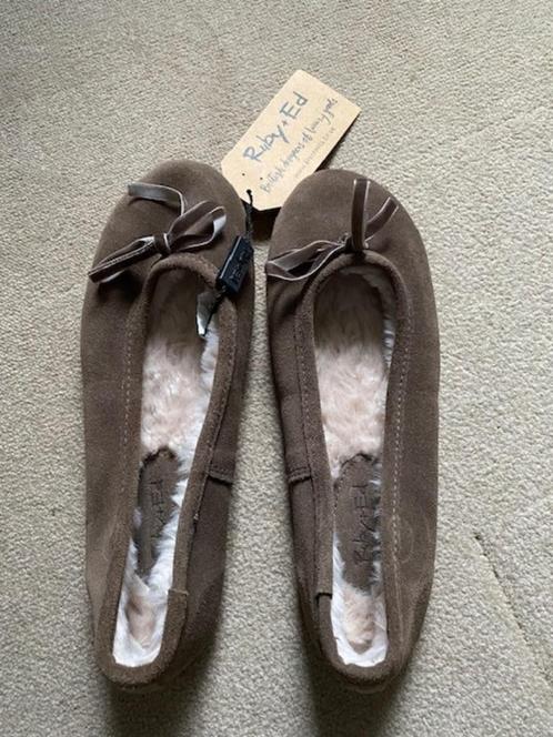 Ruby & Ed UK echt leren suède ballerina's nieuw met kaartje, Kleding | Dames, Schoenen, Nieuw, Pantoffels of Sloffen, Bruin, Ophalen of Verzenden