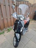 Vespa primavera, Fietsen en Brommers, Ophalen, Zo goed als nieuw, Benzine, Vespa