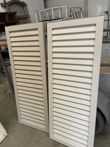 Prachtige massieve meranti raamluiken  (17 stuks) beschikbaar voor biedingen