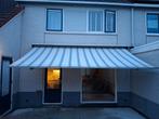 Zonnescherm 4,50 meter breed 2,50 uitval, Tuin en Terras, Zonneschermen, Ophalen, Gebruikt, 450 cm of meer, Knikarmscherm