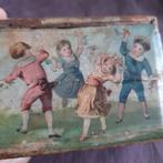 Antiek Houten Spaarpotje Tafereel Spelende Kinderen, Verzenden