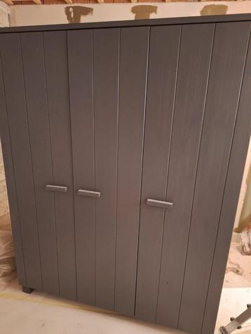 Te koop kledingkast 3 vaks