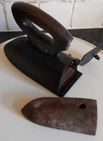 Oud Strijkijzer met IJzeren Vuursteen, Ophalen of Verzenden