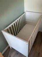 Sundvik (Ikea) babybedje zgan incl matras, Kinderen en Baby's, Kinderkamer | Complete kinderkamers, Jongetje of Meisje, Zo goed als nieuw