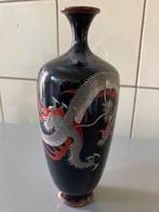 Vaasje met op Japanse wijze gestileerde draak, Antiek en Kunst, Ophalen