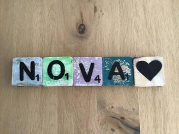 Voor wie Nova heet; naambordje met losse letters beschikbaar voor biedingen