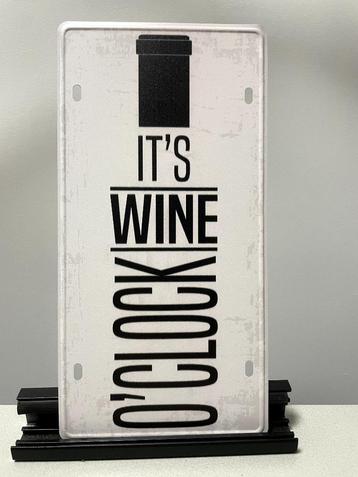 It’s WINE o’clock wandbord (Old Look) beschikbaar voor biedingen