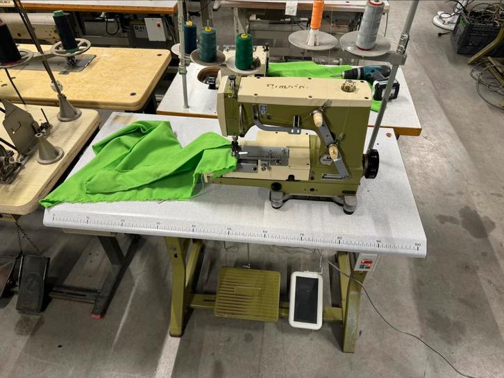 Industriele naaimachine rimoldi kenttingsteek 1naalds, Hobby en Vrije tijd, Naaimachines en Toebehoren, Gebruikt, Naaimachine