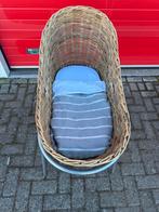 Rieten babywiegje met matras, laken en deken, Kinderen en Baby's, Babywiegjes en Ledikanten, Ophalen, Zo goed als nieuw, Wieg