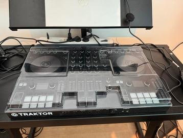 Traktor S4 MK3 + Pro Licentie + Sennheiser HD25 beschikbaar voor biedingen