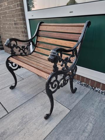 Tuinbankje geheel gerestaureerd.  beschikbaar voor biedingen