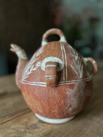 Vintage peruaanse ondersteboven Chicha -kan terra cotta beschikbaar voor biedingen