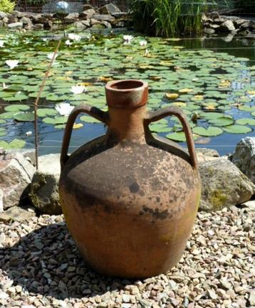 Terracotta kruik beschikbaar voor biedingen