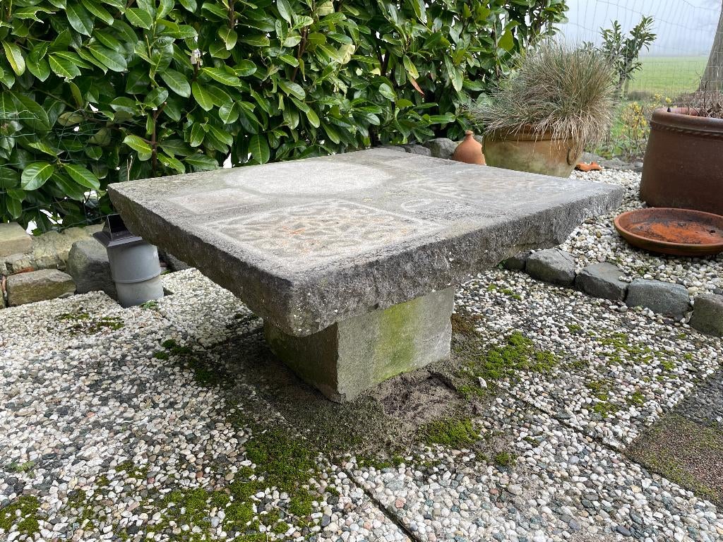 Oude stenen tafel, Antiek en Kunst, Antiek | Keramiek en Aardewerk, Ophalen