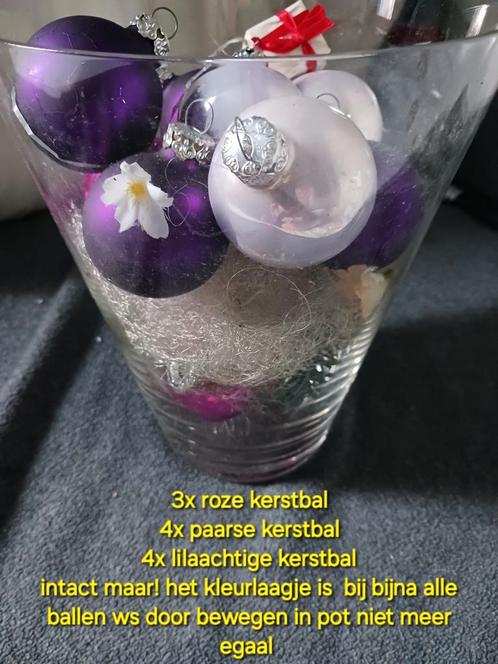 Glazen Vaas (met deco kerstballen (11x) paars, roze lila), Huis en Inrichting, Woonaccessoires | Vazen, Gebruikt, Overige kleuren
