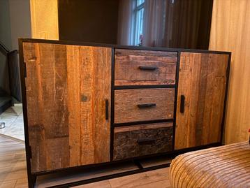 Dressoir wagonhout beschikbaar voor biedingen