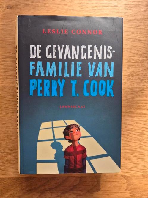 Leslie Connor - De gevangenisfamilie van Perry T. Cook, Boeken, Kinderboeken | Jeugd | 10 tot 12 jaar, Zo goed als nieuw, Ophalen of Verzenden