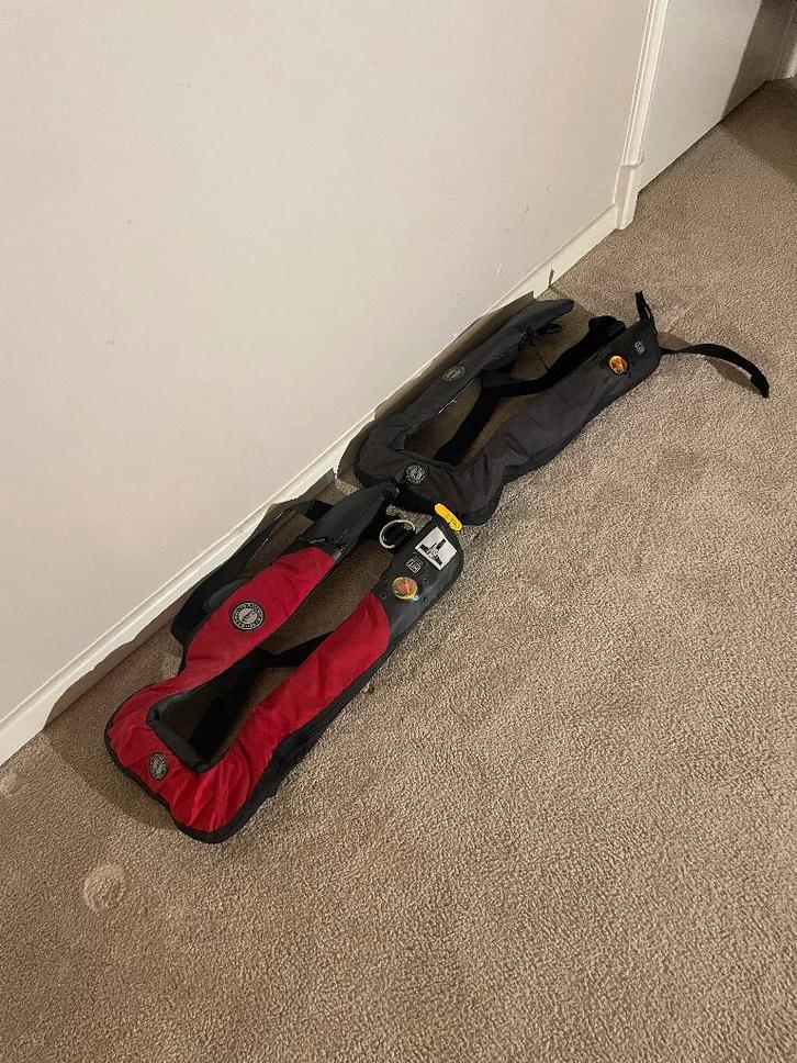 2x Mustang Survival opblaasbaar reddingsvest (HIT / Hammar), Watersport en Boten, Accessoires en Onderhoud, Zo goed als nieuw