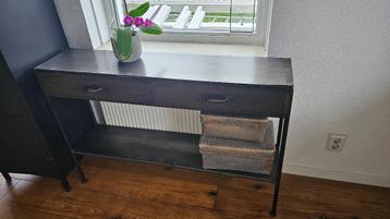 Industriële side table beschikbaar voor biedingen
