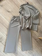 Loungepak .Nieuwe 2 delige set . Een maat ( 38-42), Kleding | Dames, Huispakken, Maat 38/40 (M), Beige, Nieuw, Ophalen of Verzenden