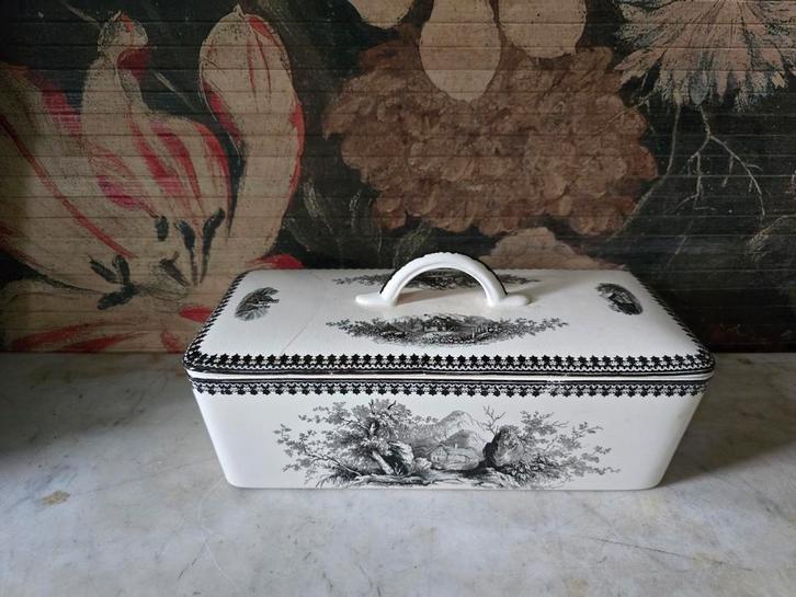 Antiek porseleinen cakedoos Villeroy&boch Mettlach, Antiek en Kunst, Antiek | Servies los, Ophalen of Verzenden