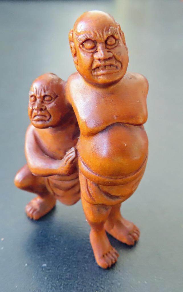Boxwood Netsuke van een stel Sumo worstelaars Japan, Antiek en Kunst, Kunst | Niet-Westerse kunst, Ophalen of Verzenden