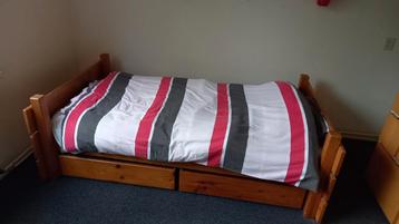 Massief grenen bed