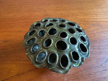 Keramische bloembol vaas met meerdere openingen  beschikbaar voor biedingen