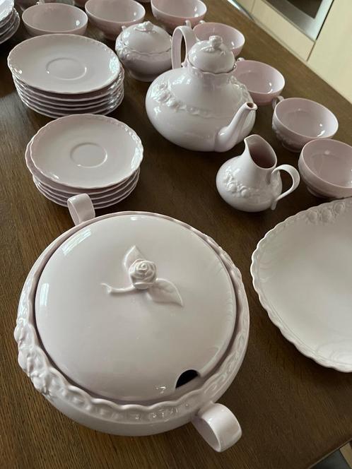 pink porcelain service by Hutschenreuther Hohenberg Germany, Huis en Inrichting, Keuken | Servies, Gebruikt, Overige typen, Overige stijlen