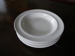 Wedgwood TRADITIONAL PLAIN  Diepe borden 23 cm en puntgaaf, Huis en Inrichting, Keuken | Servies, Ophalen of Verzenden, Zo goed als nieuw