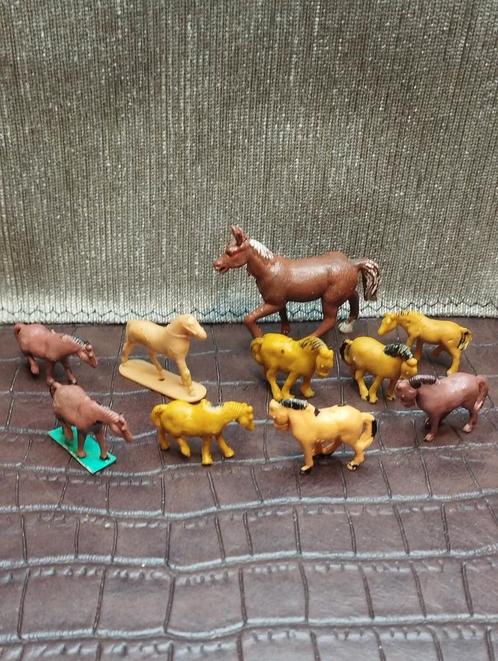 Vintage miniatuurpaardenbeeldjes Hong Kong, Verzamelen, Dierenverzamelingen, Gebruikt, Beeldje of Figuurtje, Paard, Ophalen of Verzenden