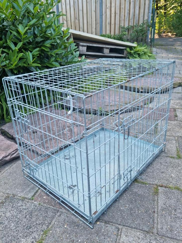 Keurige sterke en zeer riante hondenbench bench 79 lang 55br, Dieren en Toebehoren, Hondenbenches, Zo goed als nieuw, Ophalen