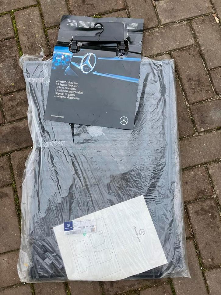 Originele Mercedes A-Klasse W176 Mattenset, Auto diversen, Automatten, Zo goed als nieuw, Ophalen of Verzenden