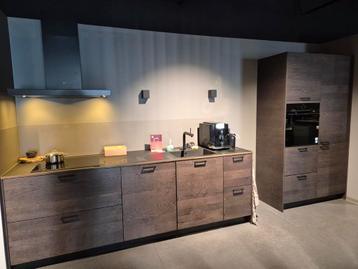 Showroom keuken compleet met apparatuur en quooker  beschikbaar voor biedingen