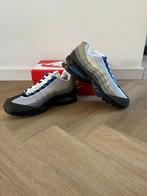 Nike Air Max 95 “ Cool Grey and Blue Spark “ Maat 46, Kleding | Heren, Blauw, Nike, Nieuw, Ophalen of Verzenden
