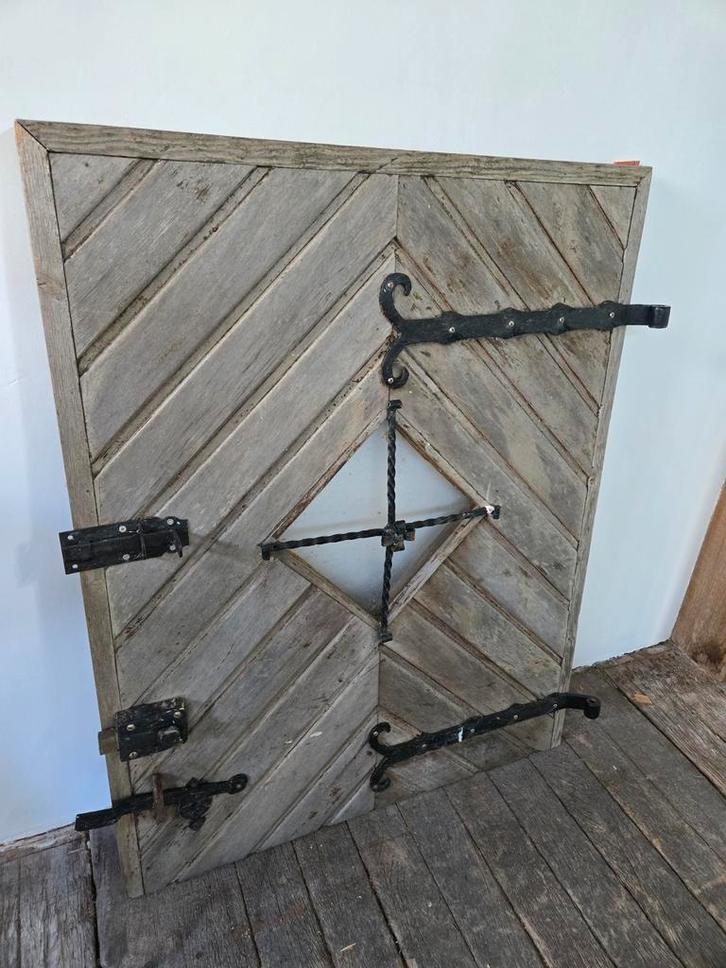 Rustieke houten deur met ijzeren beslag, Antiek en Kunst, Antiek | Overige Antiek, Ophalen