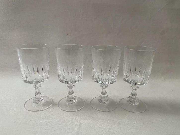 Curiosa Set van 4 Kristallen wijnglazen, klein model, Louvre, Verzamelen, Glas en Borrelglaasjes, Gebruikt, Overige typen, Ophalen