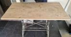 Houten tafel met ijzeren onderstel in hoogte verstelbaar, Ophalen, In hoogte verstelbaar, Gebruikt