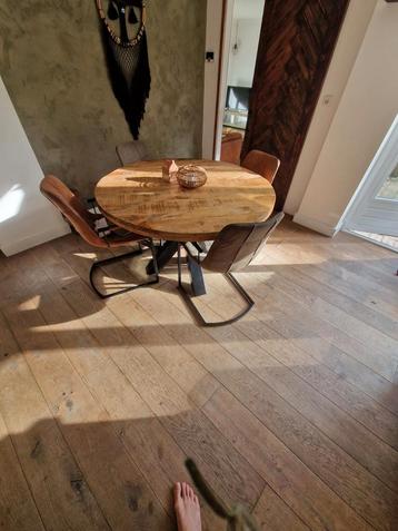 Eettafel met stoelen - Ronde tafel beschikbaar voor biedingen