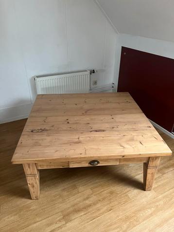 Houten salontafel met lade beschikbaar voor biedingen