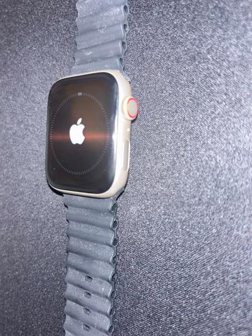 Apple Watch SE 2 (2022) 44mm Sterrenlicht - sportband beschikbaar voor biedingen