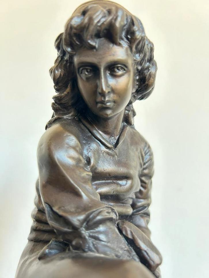 Jonge peinzende matroos. Brons van E.J. Boverie, Antiek en Kunst, Antiek | Koper en Brons, Ophalen of Verzenden