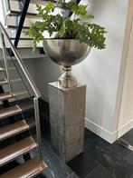 Zilverkleurige zuil+plantenpot, Huis en Inrichting, Woonaccessoires | Zuilen en Pilaren, Ophalen, Zo goed als nieuw