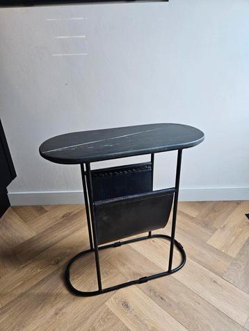 Prachtige bijzettafel met stenen blad te koop beschikbaar voor biedingen
