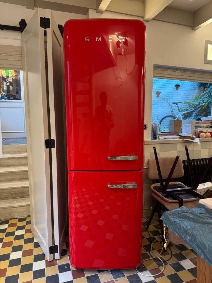 SMEG FAB32LRD5 – Retro Koel-Vriescombinatie – Rood – ZGAN, Witgoed en Apparatuur, Koelkasten en IJskasten, Zo goed als nieuw, Met vriesvak