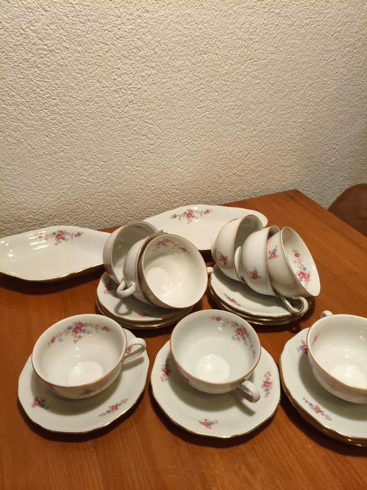 Vintage Thee Kopjes & Schotels met 3 Schalen, Huis en Inrichting, Keuken | Servies, Gebruikt, Schaal of Schalen, Overige stijlen