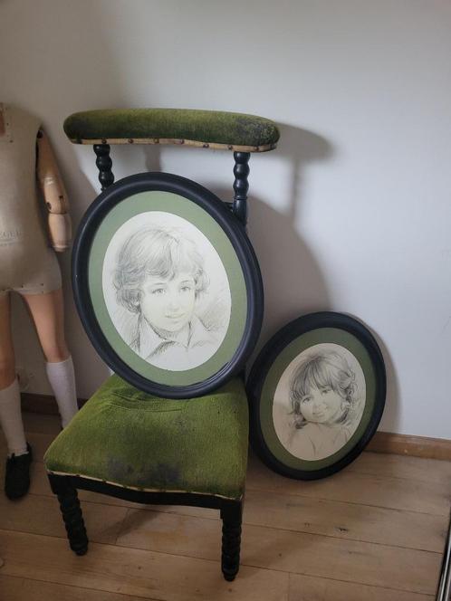 2 ovale lijsten met tekening kinderen p/st 17.95, Antiek en Kunst, Curiosa en Brocante, Ophalen of Verzenden