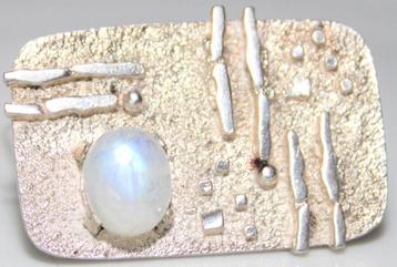 Schitterende Brutalistische Zilver Maansteen Broche beschikbaar voor biedingen